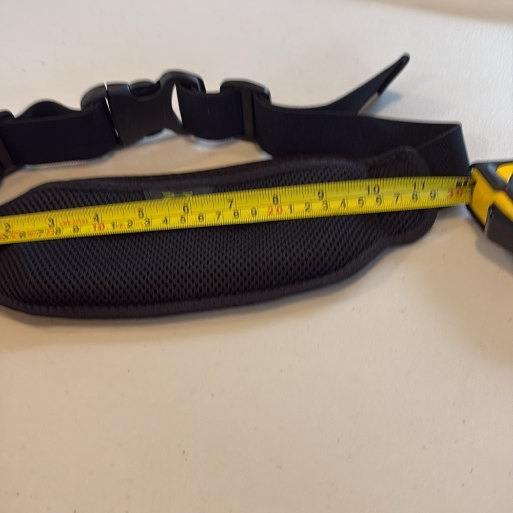 Amphipod Black Running Belt. Unisex - Picture 11 of 12